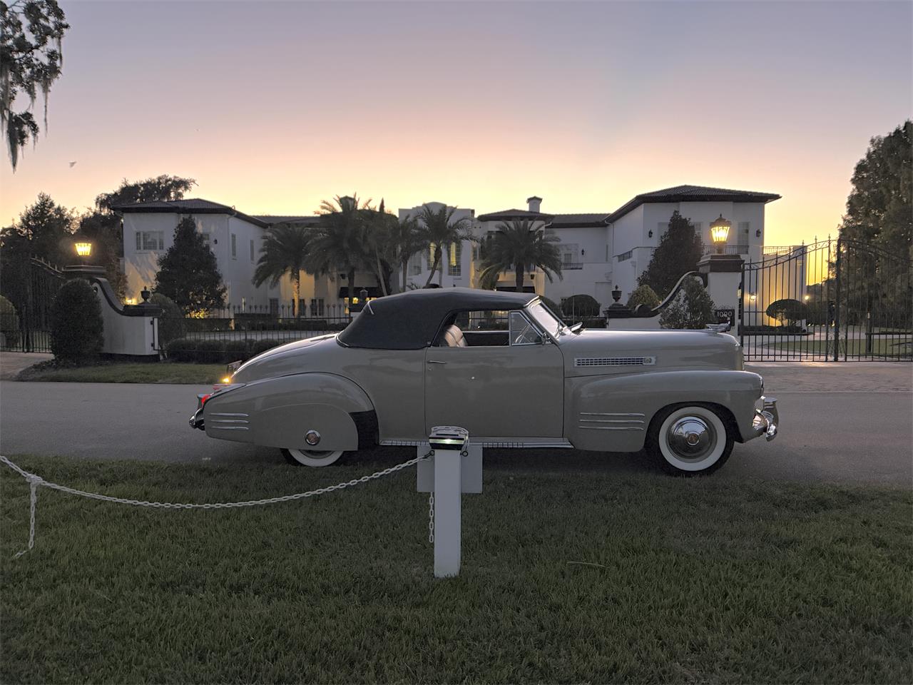 Cadillac-Series-62-convertible-coupe-1941-tan-Gray-25
