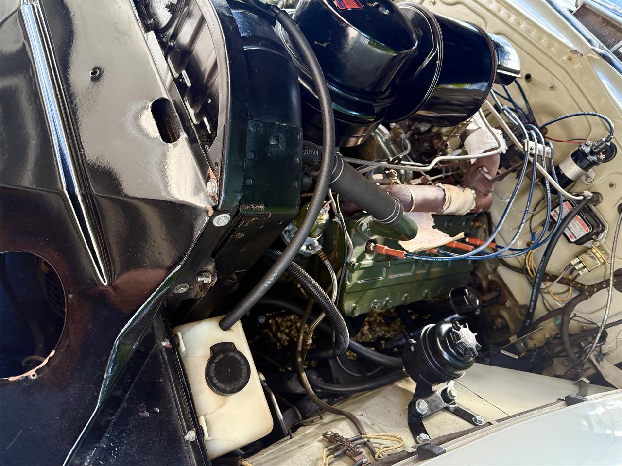 Cadillac-Series-62-convertible-coupe-1941-tan-Gray-28