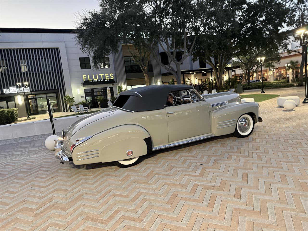 Cadillac-Series-62-convertible-coupe-1941-tan-Gray-30