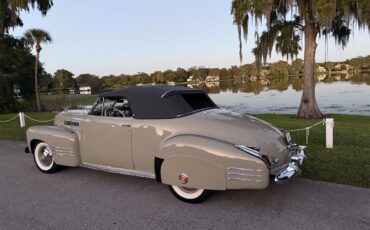 Cadillac-Series-62-convertible-coupe-1941-tan-Gray-34