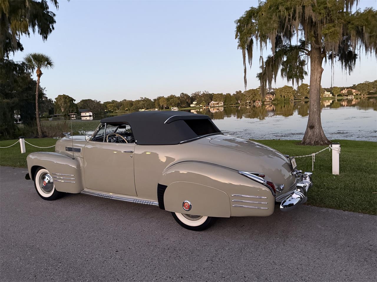 Cadillac-Series-62-convertible-coupe-1941-tan-Gray-34