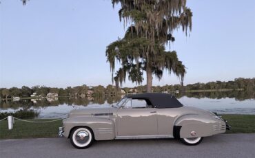 Cadillac-Series-62-convertible-coupe-1941-tan-Gray-35