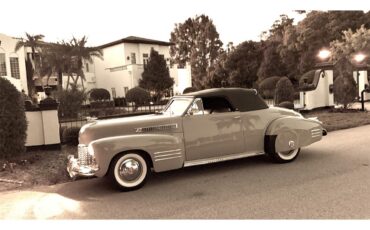 Cadillac-Series-62-convertible-coupe-1941-tan-Gray-36