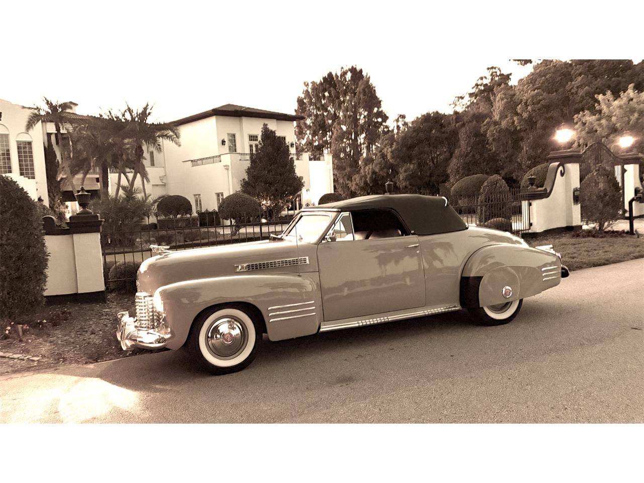 Cadillac-Series-62-convertible-coupe-1941-tan-Gray-36