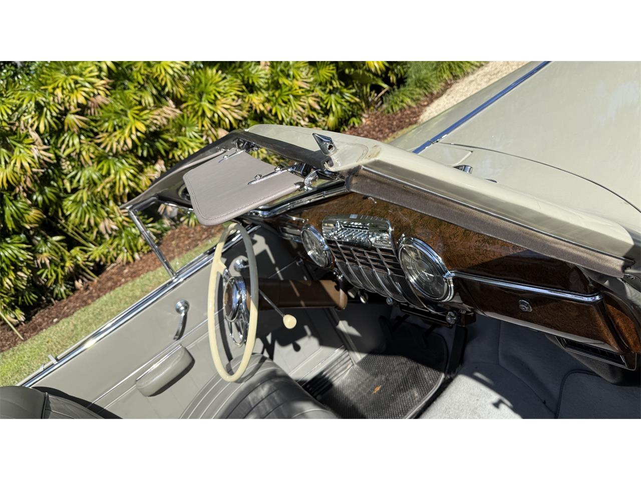 Cadillac-Series-62-convertible-coupe-1941-tan-Gray-38