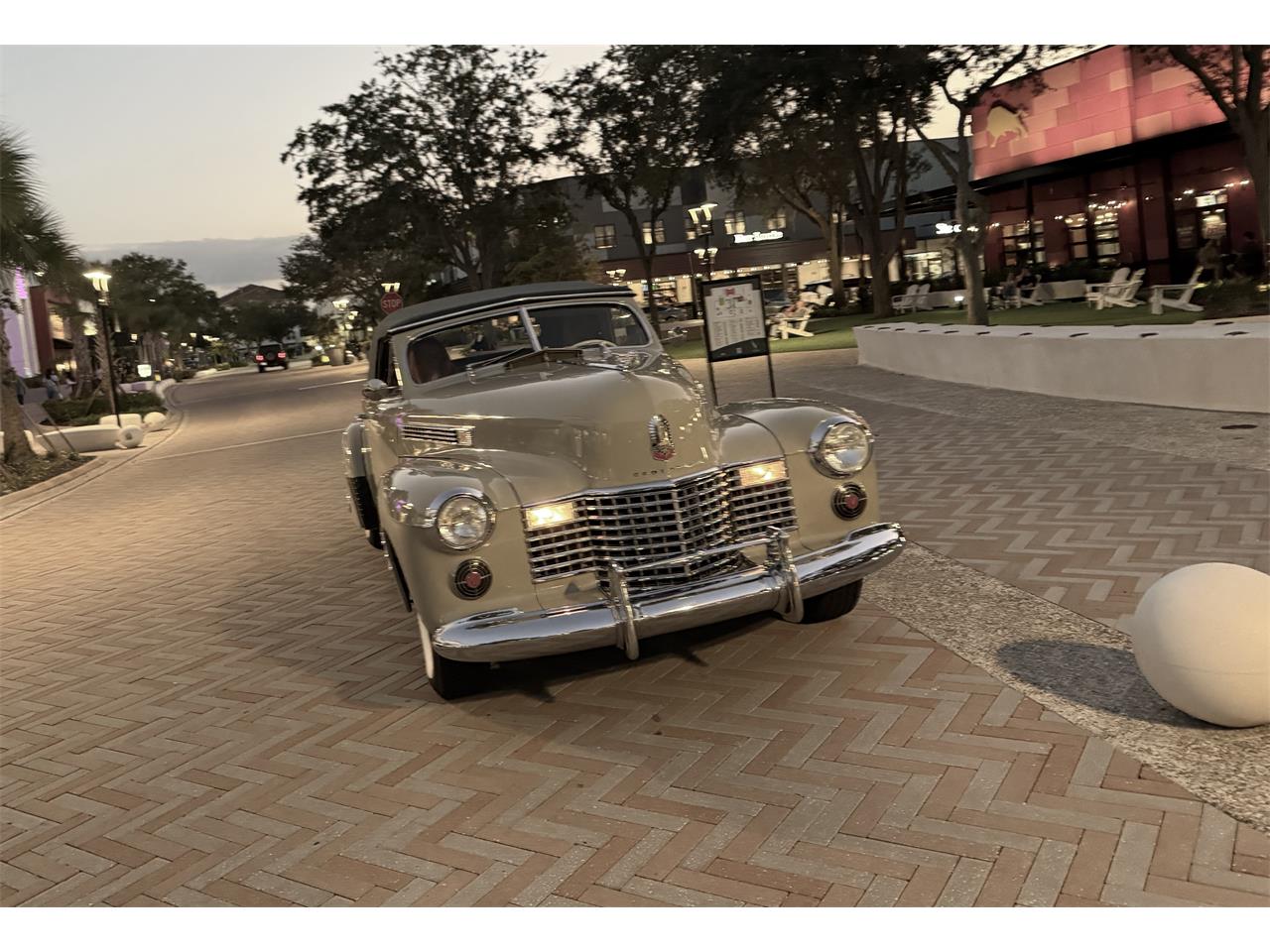 Cadillac-Series-62-convertible-coupe-1941-tan-Gray-4