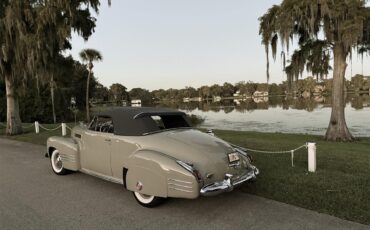 Cadillac-Series-62-convertible-coupe-1941-tan-Gray-5