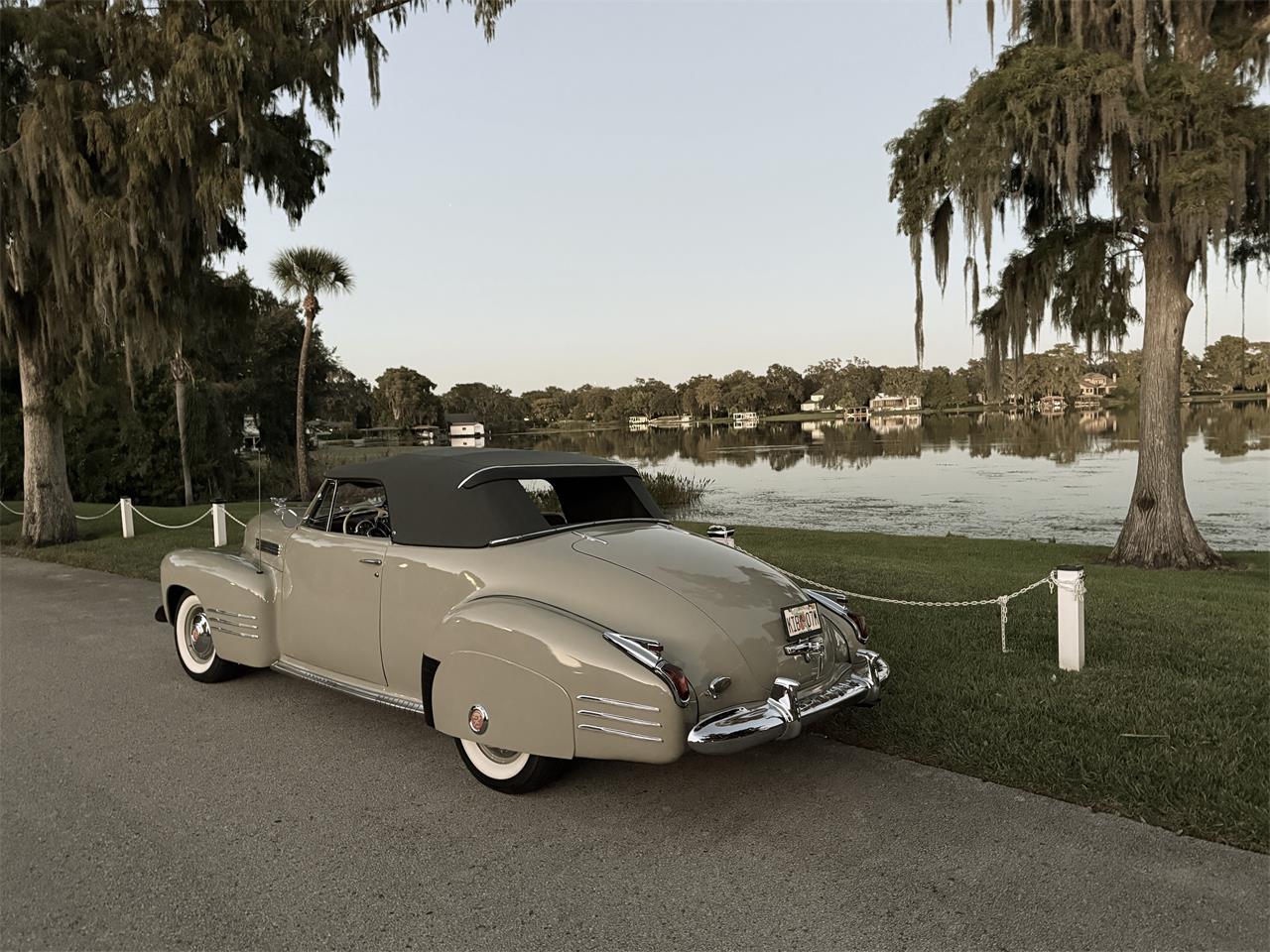 Cadillac-Series-62-convertible-coupe-1941-tan-Gray-5