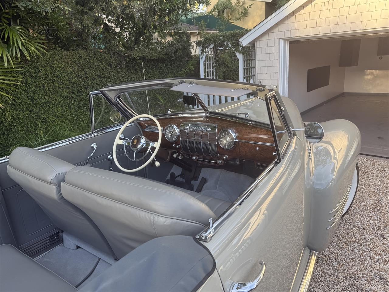 Cadillac-Series-62-convertible-coupe-1941-tan-Gray-51