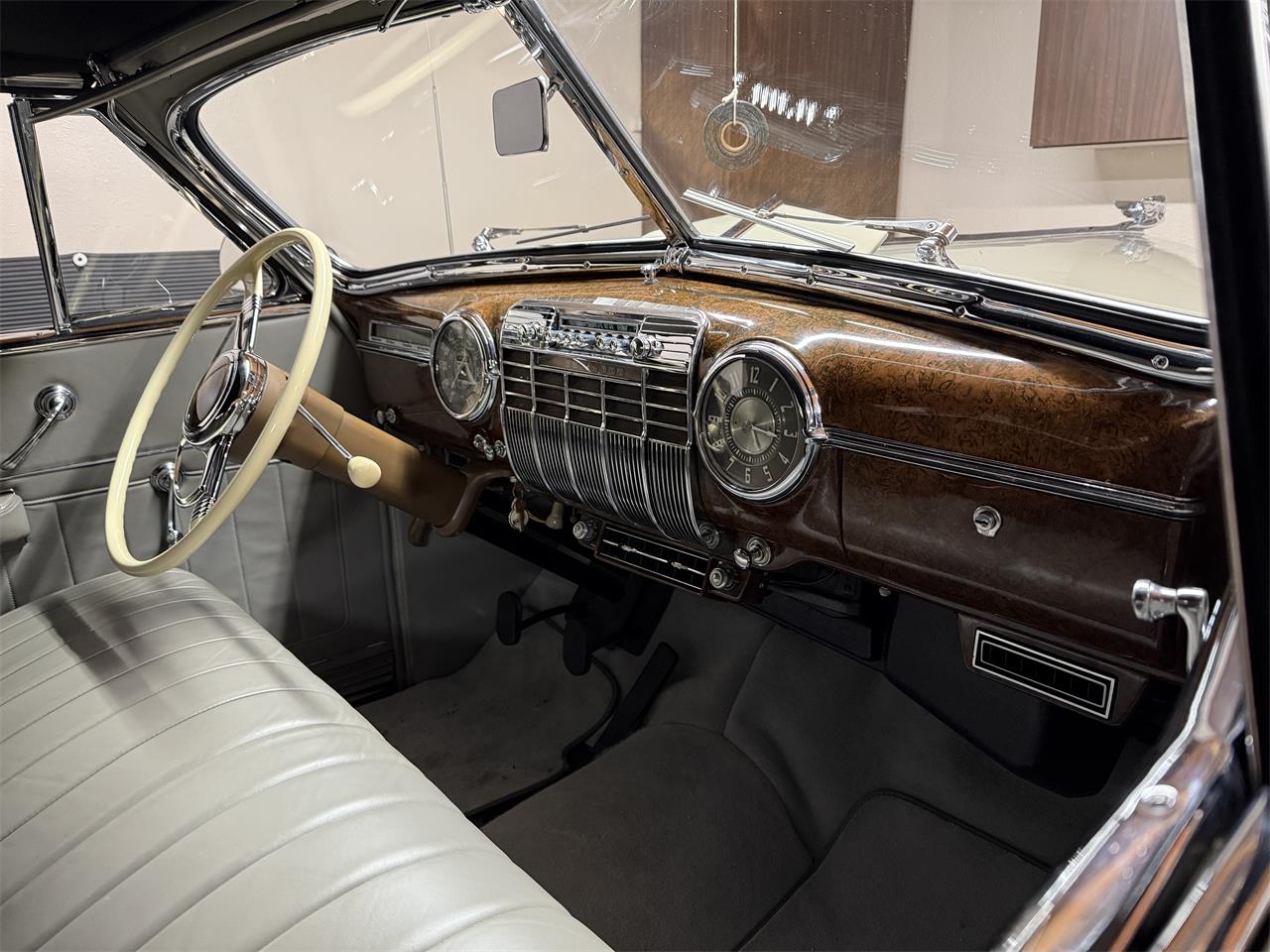 Cadillac-Series-62-convertible-coupe-1941-tan-Gray-6