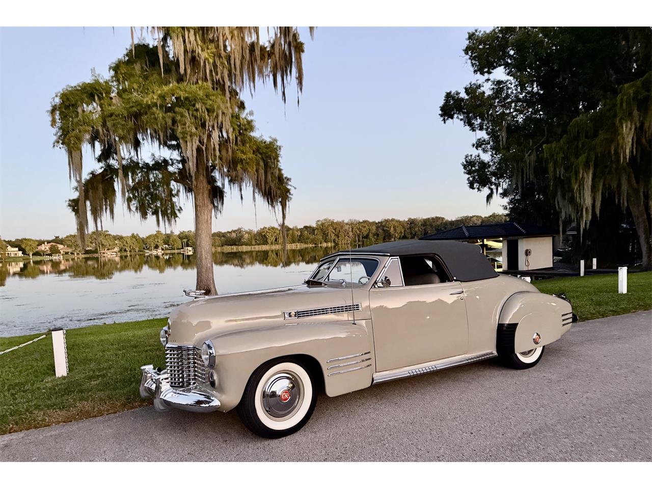 Cadillac-Series-62-convertible-coupe-1941-tan-Gray