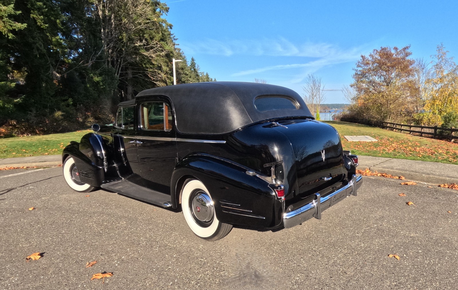 Cadillac-Series-90-1938-Town-Car-10