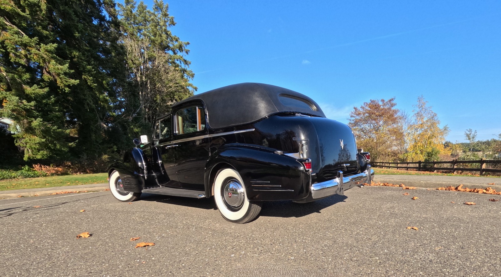 Cadillac-Series-90-1938-Town-Car-11