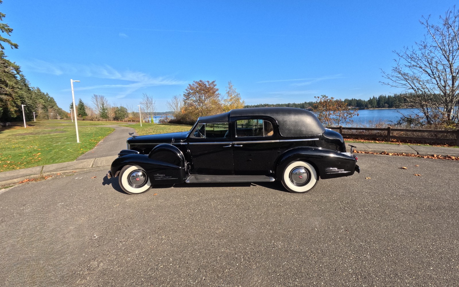Cadillac-Series-90-1938-Town-Car-12