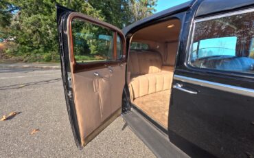 Cadillac-Series-90-1938-Town-Car-16