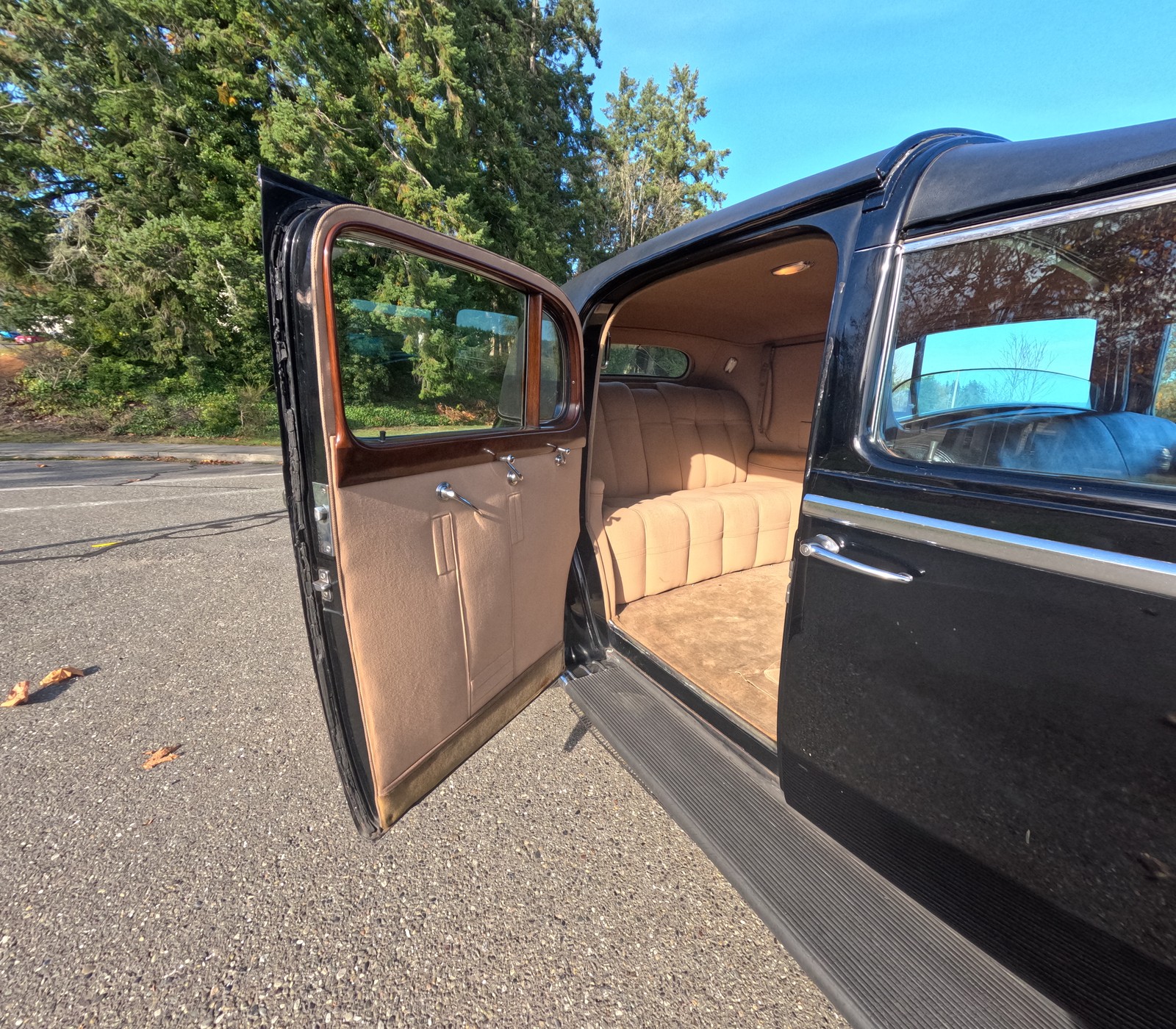 Cadillac-Series-90-1938-Town-Car-16