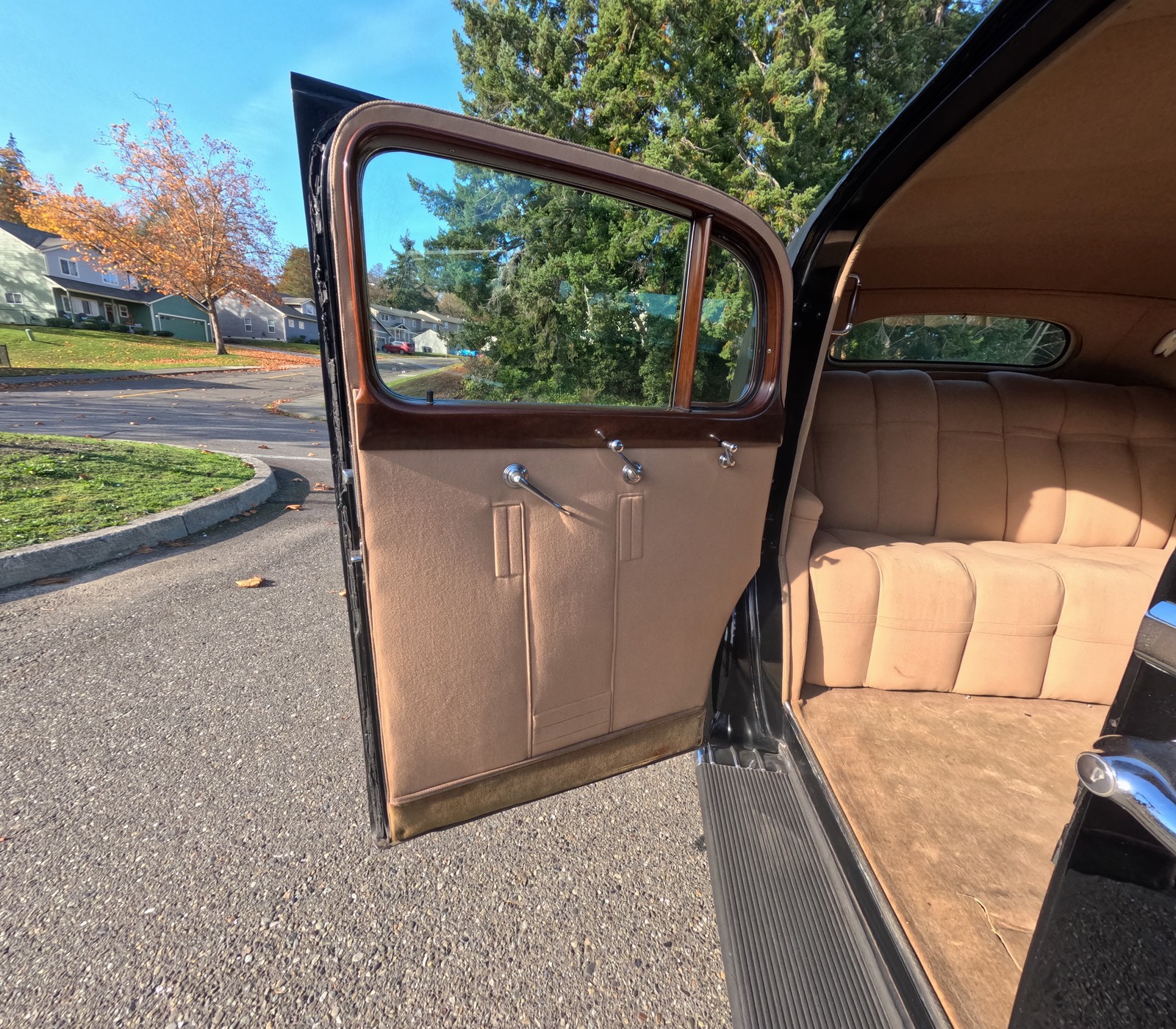 Cadillac-Series-90-1938-Town-Car-17