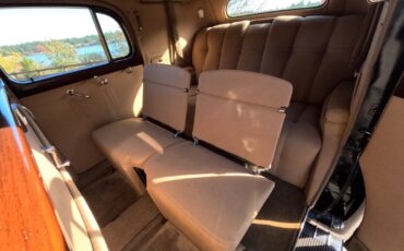 Cadillac-Series-90-1938-Town-Car-27