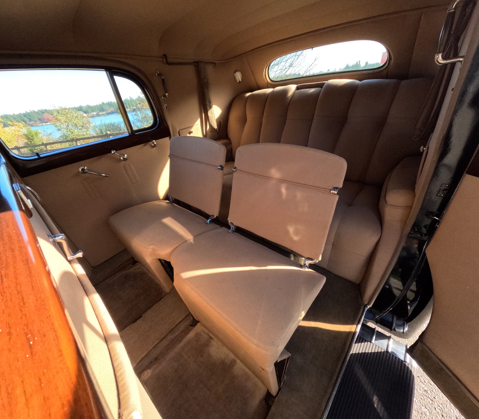 Cadillac-Series-90-1938-Town-Car-27