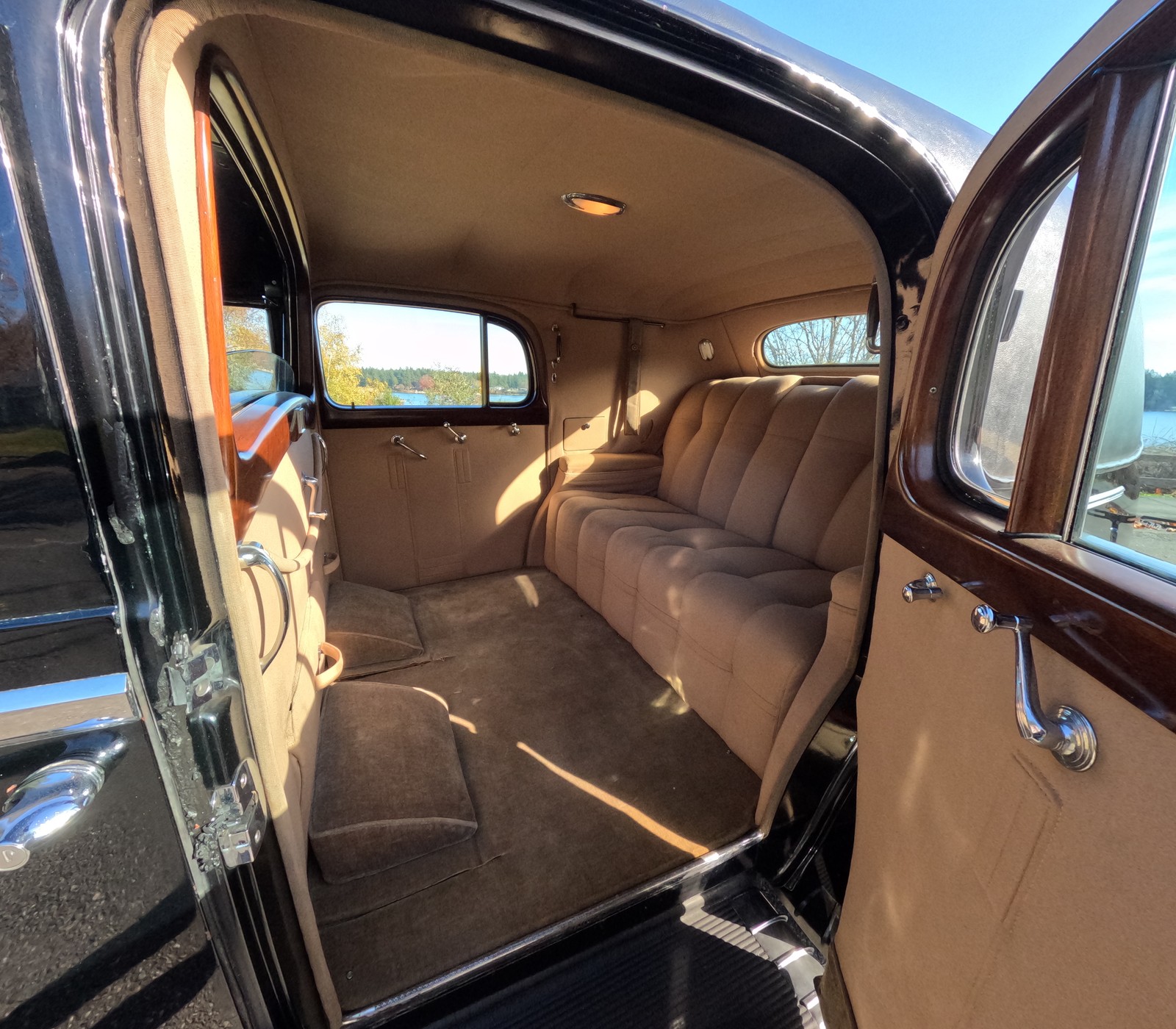 Cadillac-Series-90-1938-Town-Car-28
