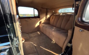 Cadillac-Series-90-1938-Town-Car-29