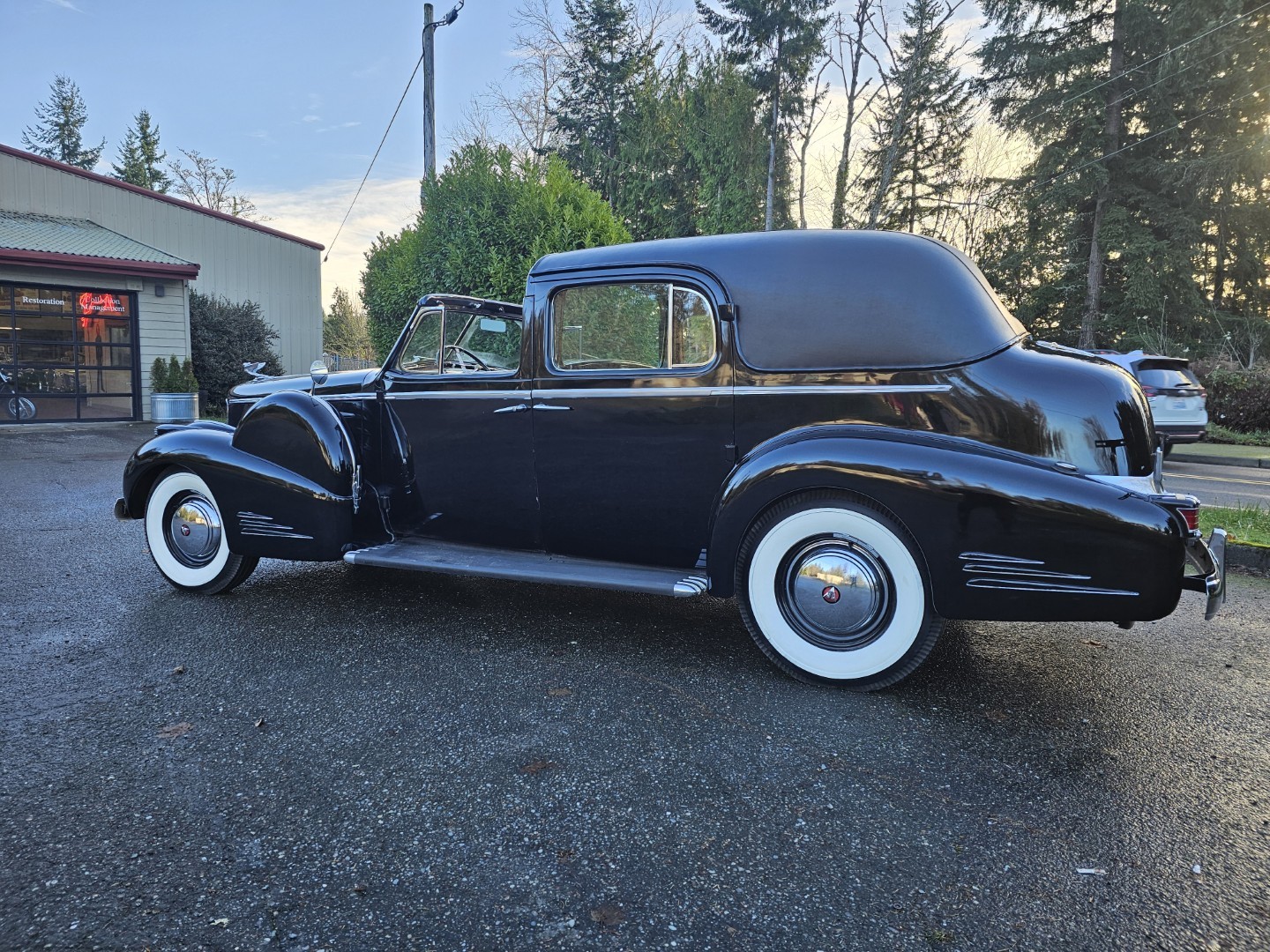 Cadillac-Series-90-1938-Town-Car-3
