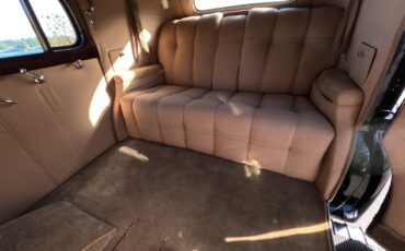 Cadillac-Series-90-1938-Town-Car-30