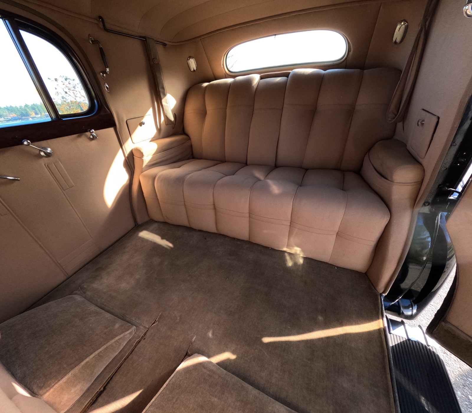 Cadillac-Series-90-1938-Town-Car-30