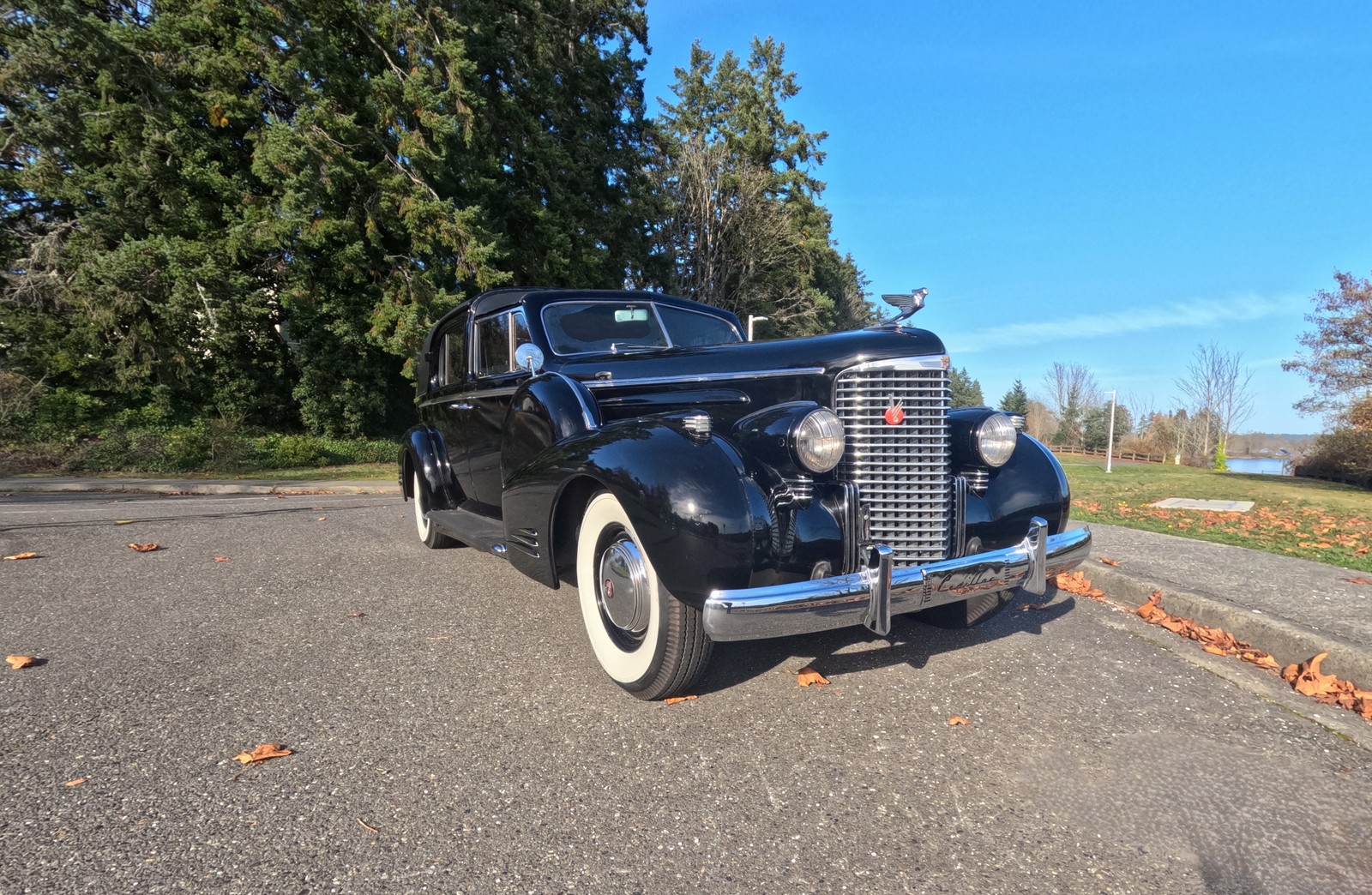 Cadillac-Series-90-1938-Town-Car-5
