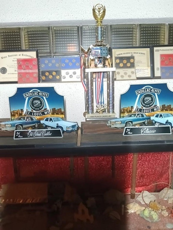 Cadillac-Seville-1977-Sedan-2