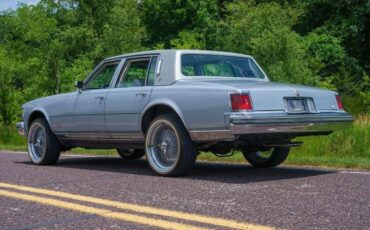 Cadillac-Seville-1977-Sedan-3