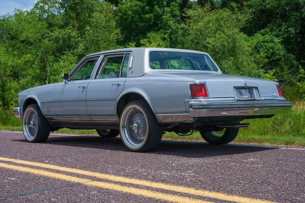 Cadillac-Seville-1977-Sedan-3