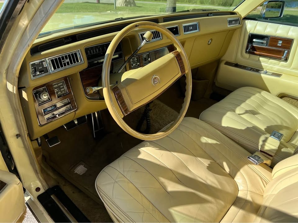 Cadillac-Seville-1978-Sedan-12