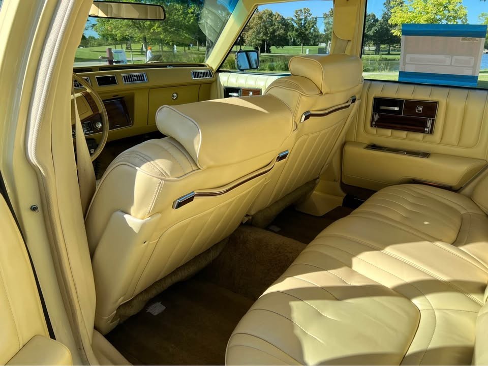 Cadillac-Seville-1978-Sedan-13