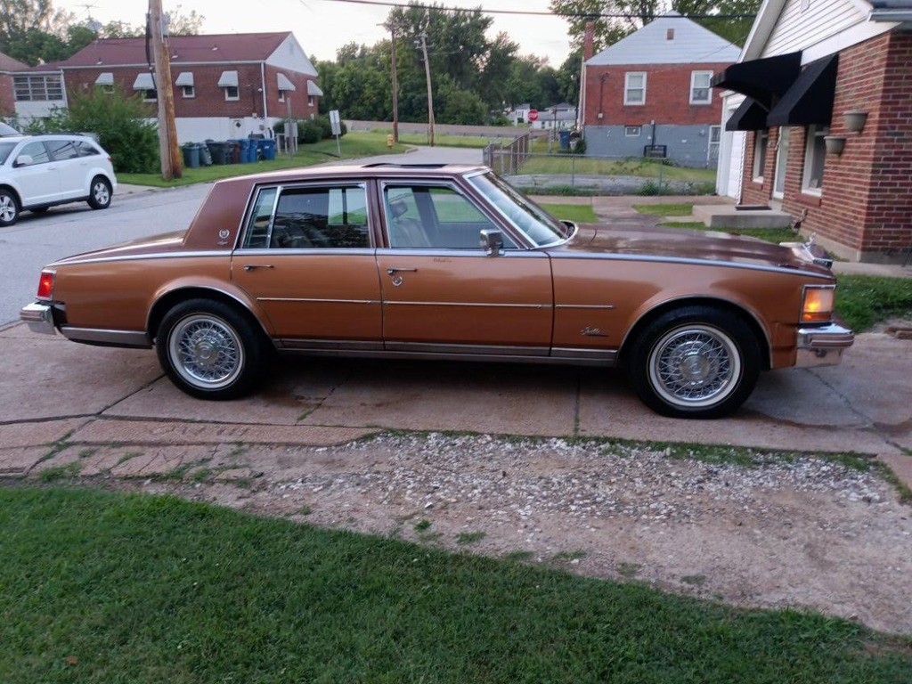 Cadillac-Seville-1978-Sedan-2
