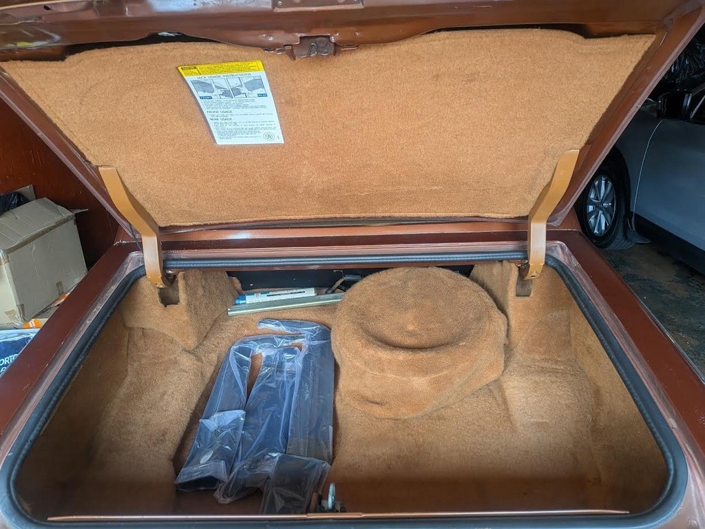 Cadillac-Seville-1978-Sedan-6