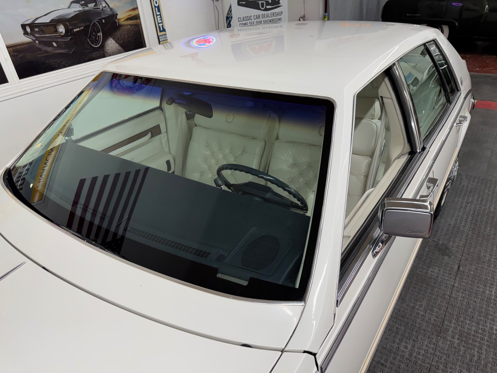 Cadillac-Seville-1985-Sedan-10