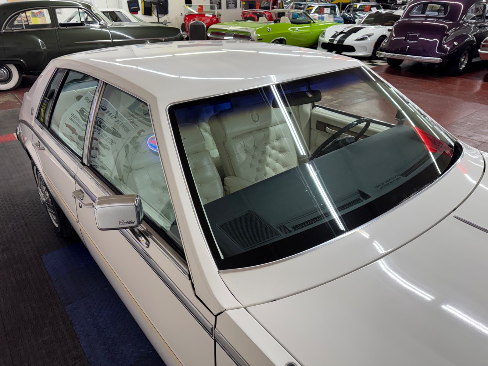 Cadillac-Seville-1985-Sedan-11