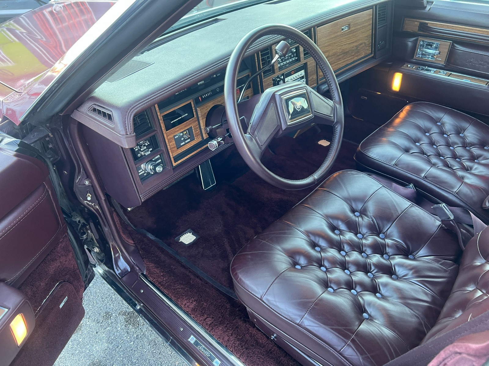 Cadillac-Seville-1985-Sedan-11