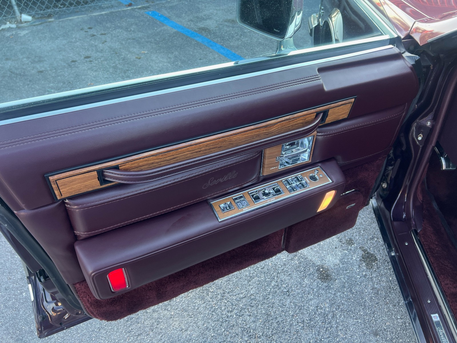 Cadillac-Seville-1985-Sedan-16