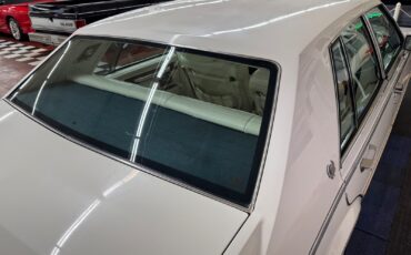 Cadillac-Seville-1985-Sedan-17