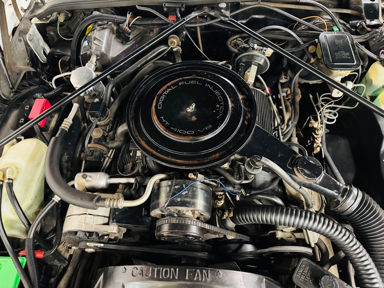 Cadillac-Seville-1985-Sedan-18