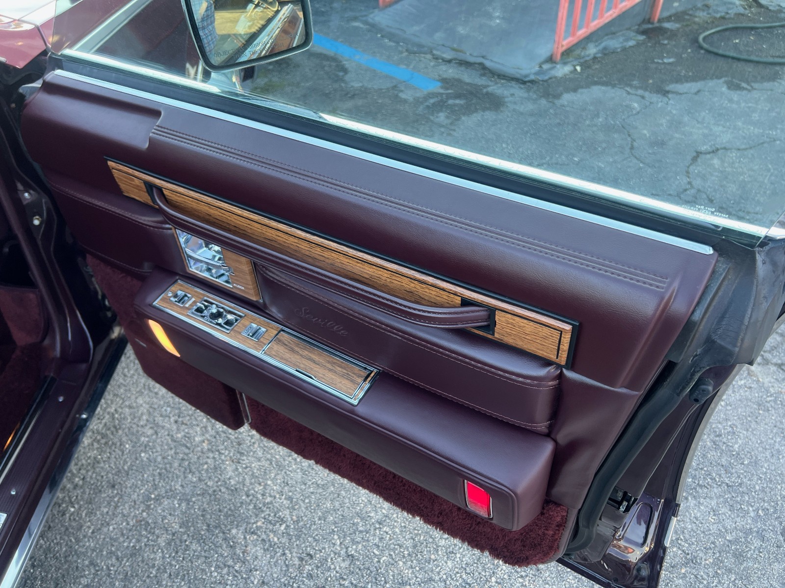 Cadillac-Seville-1985-Sedan-20