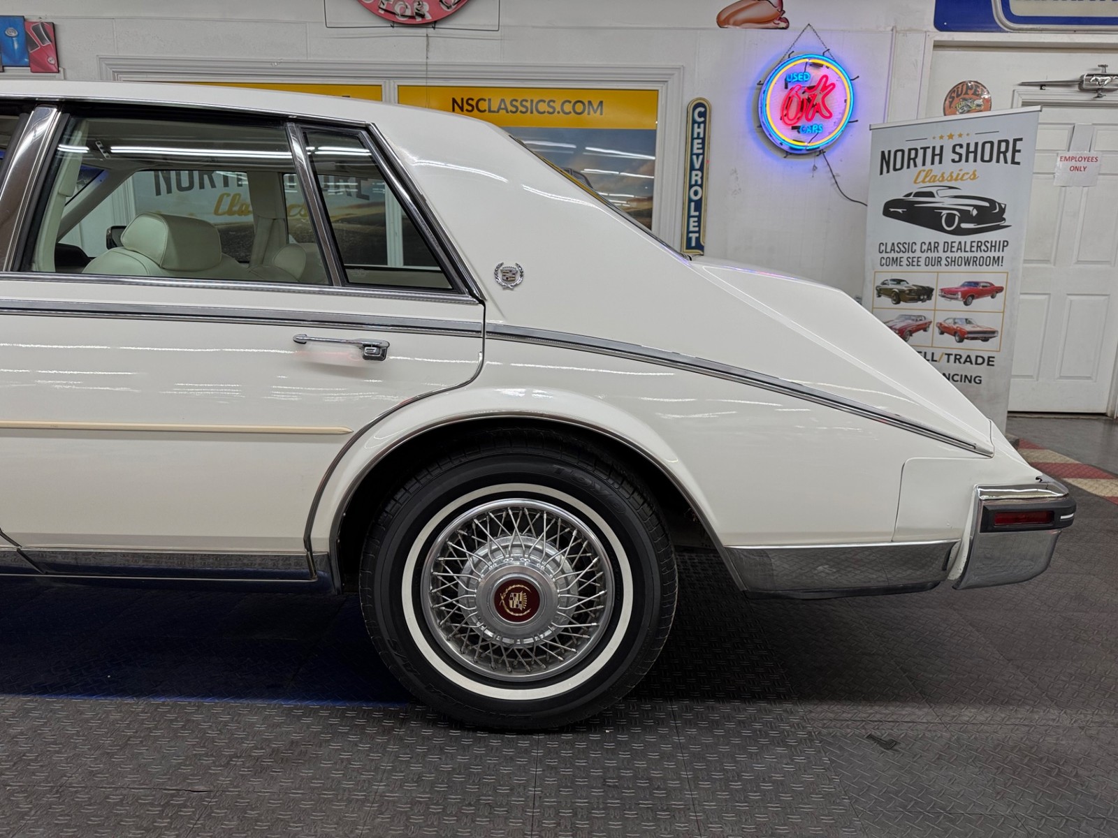 Cadillac-Seville-1985-Sedan-21