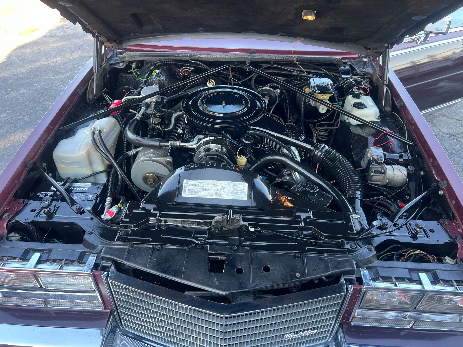 Cadillac-Seville-1985-Sedan-22