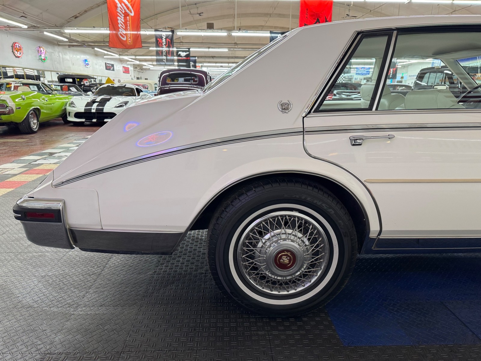 Cadillac-Seville-1985-Sedan-23