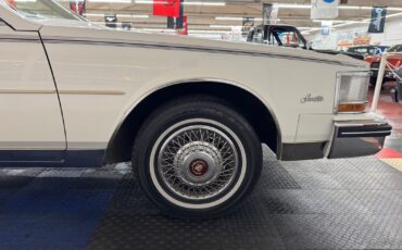 Cadillac-Seville-1985-Sedan-25