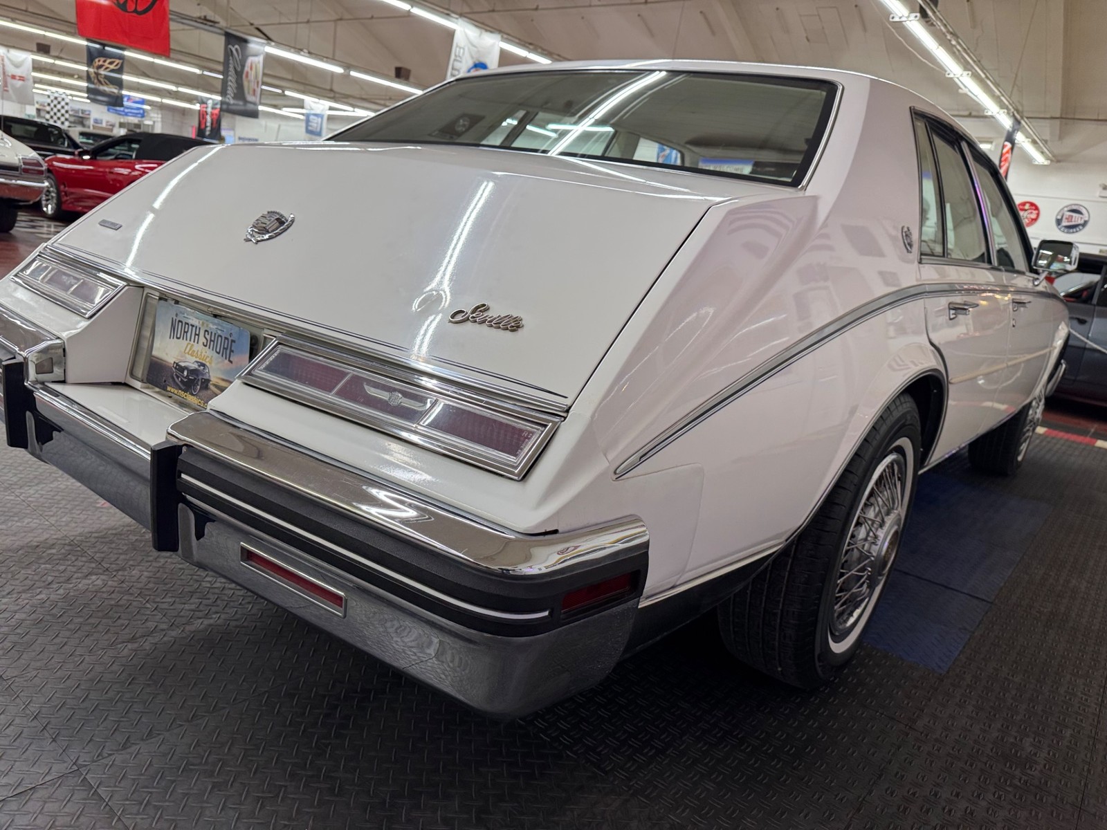 Cadillac-Seville-1985-Sedan-26