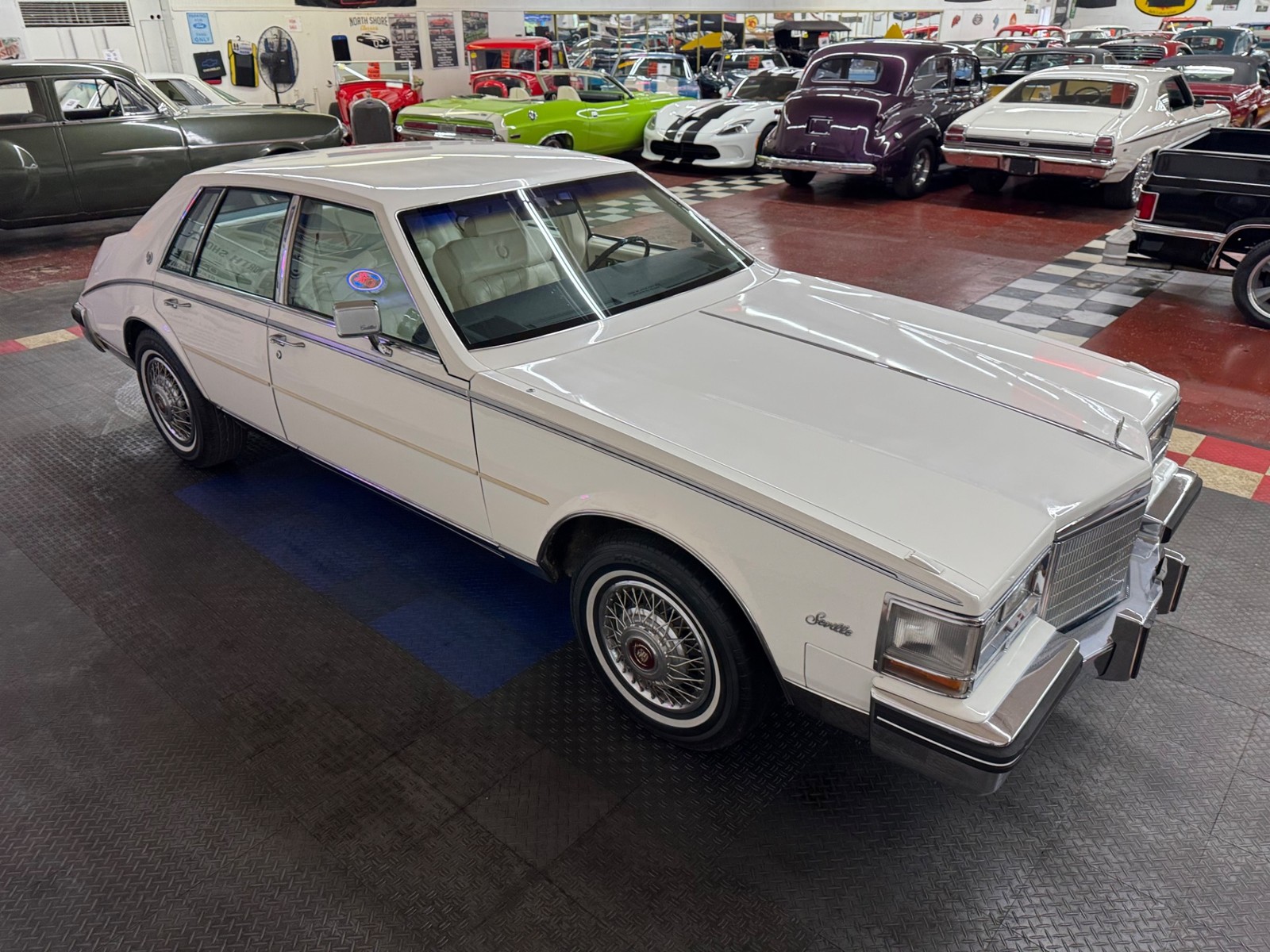 Cadillac-Seville-1985-Sedan-27
