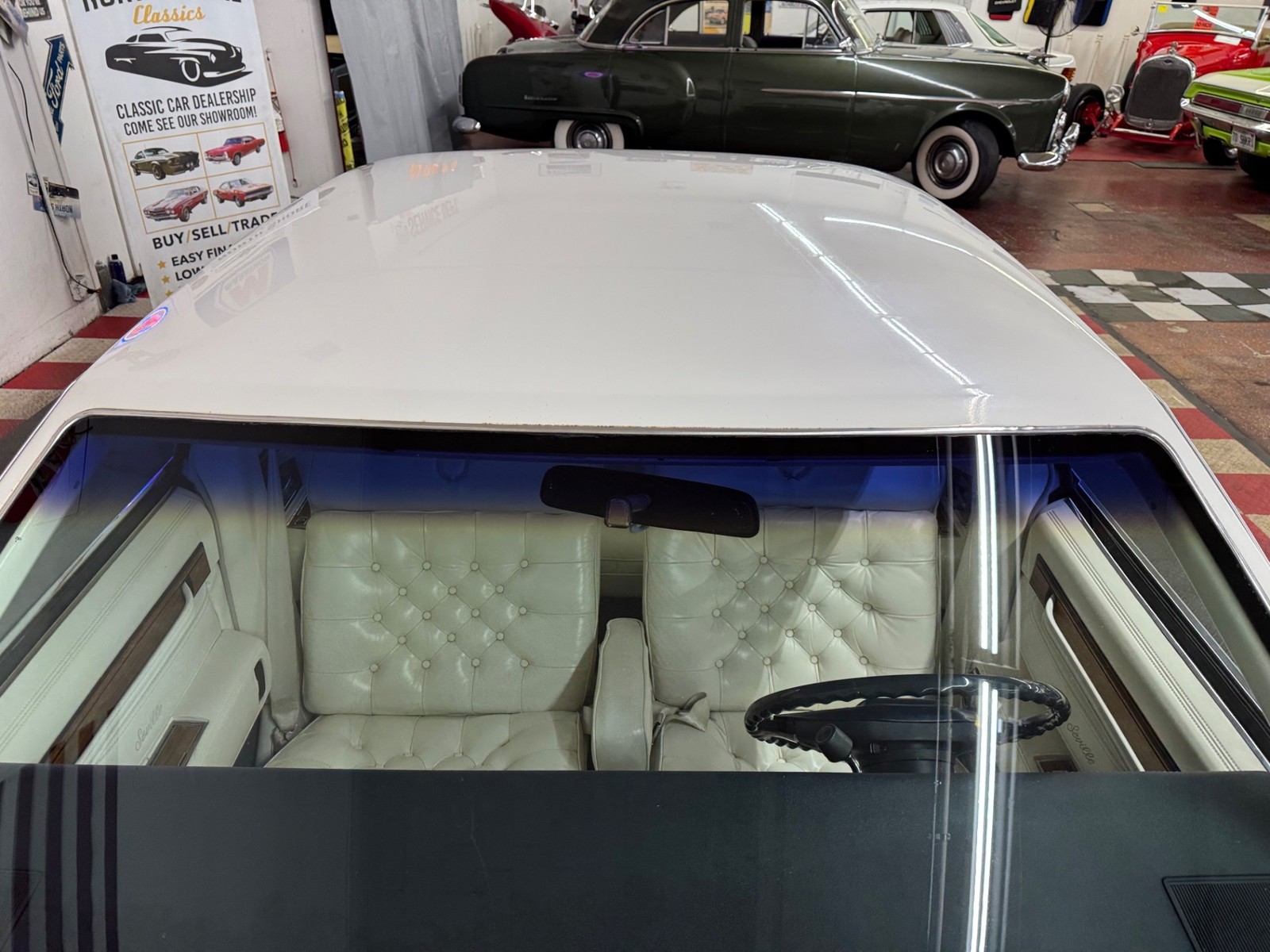 Cadillac-Seville-1985-Sedan-30